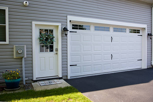 24/7 Emergency Garage Door Panel Replacement experts in Hermitage, PA